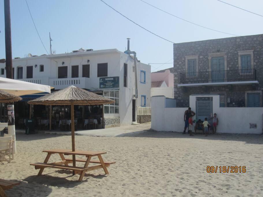 Villa Nesea 2 à Pserimos Town Extérieur photo